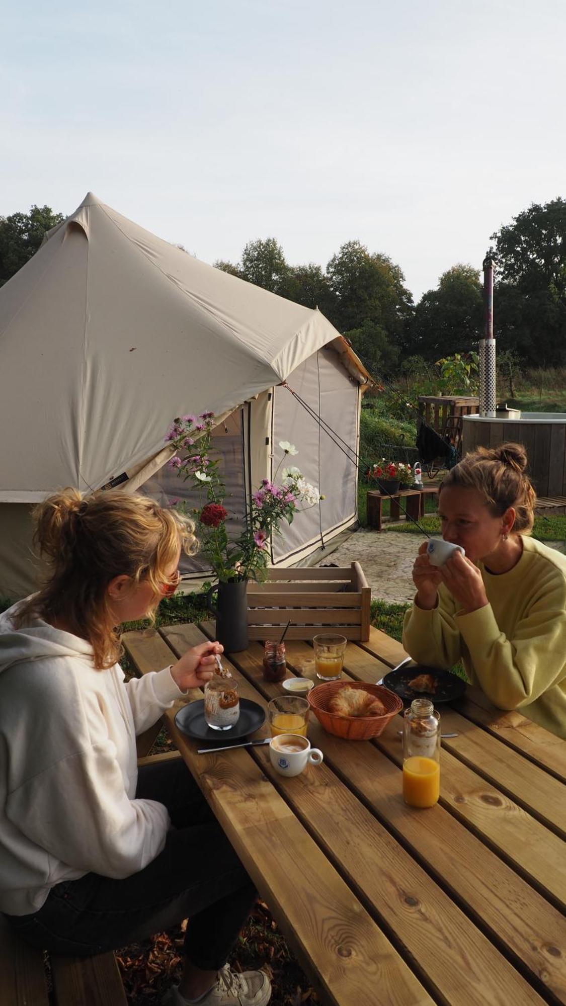 Bell Tent In Een Voedselbos Nederweert-Eind Εξωτερικό φωτογραφία